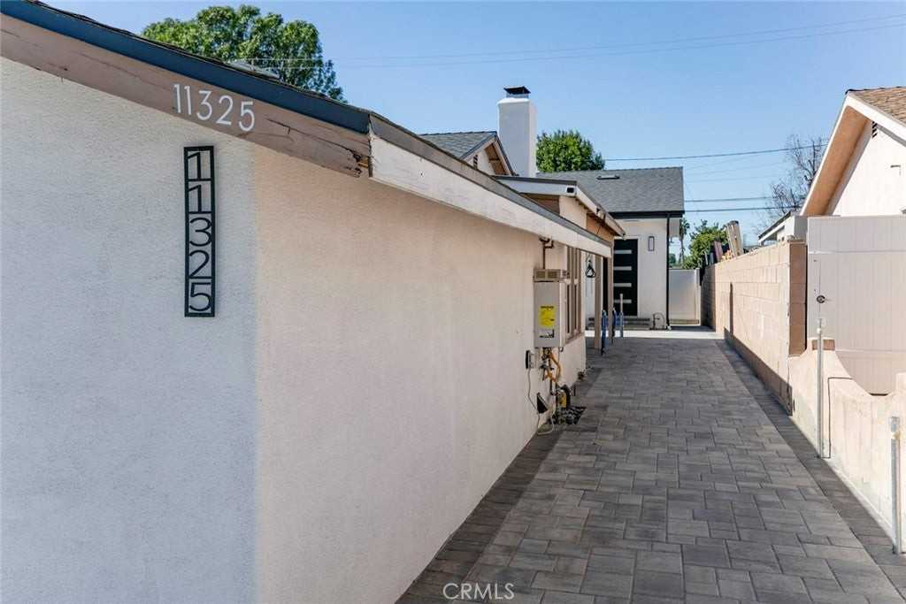 11325 Collett Ave - Photo 2 of 22