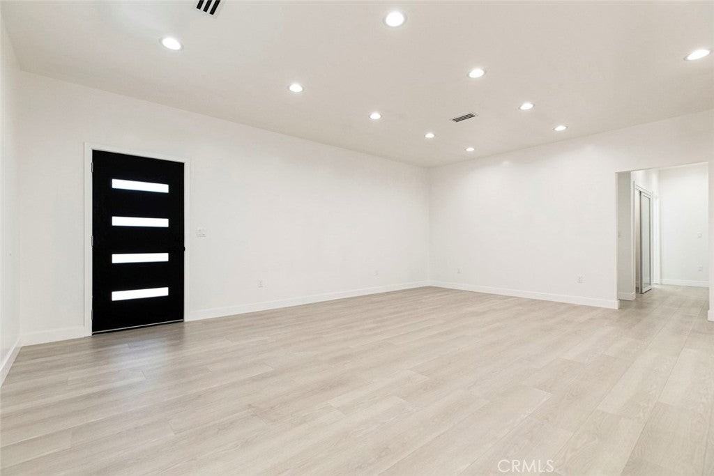 11325 Collett Ave - Photo 4 of 22