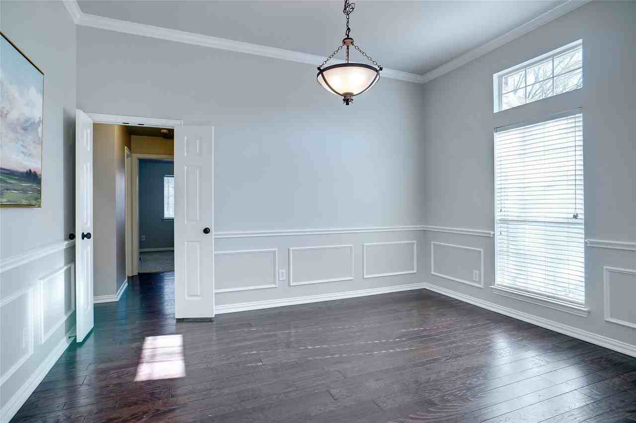 1809 Forest Bend Lane - Photo 3 of 18