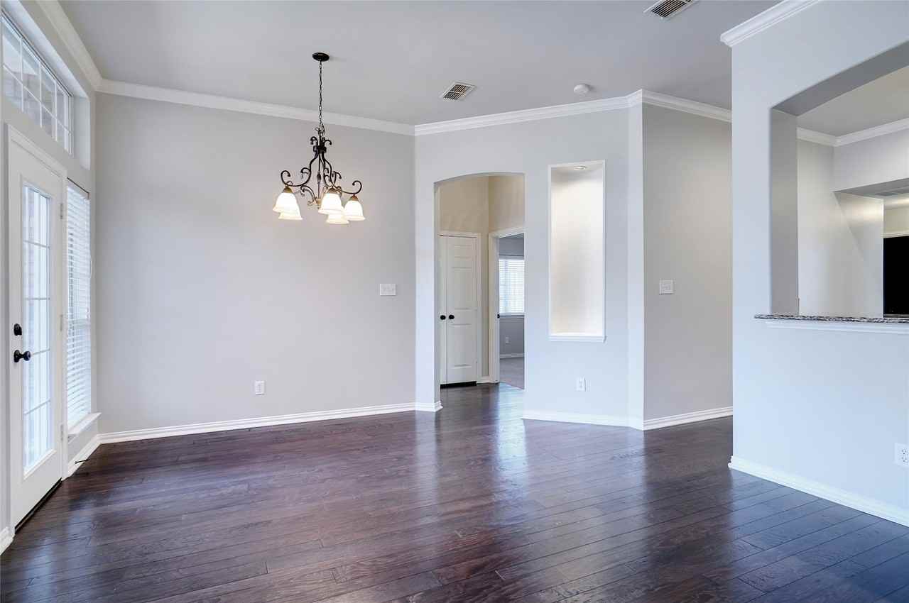 1809 Forest Bend Lane - Photo 4 of 18