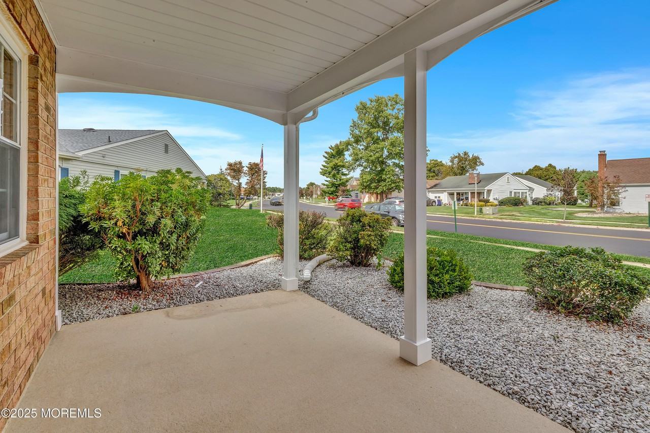 9 Buckingham Drive - Photo 3 of 30