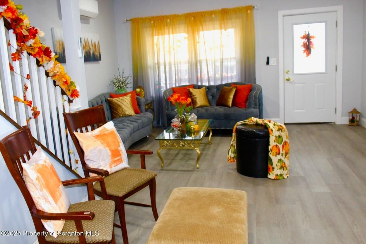 260 E Broad St - Photo 3 of 19