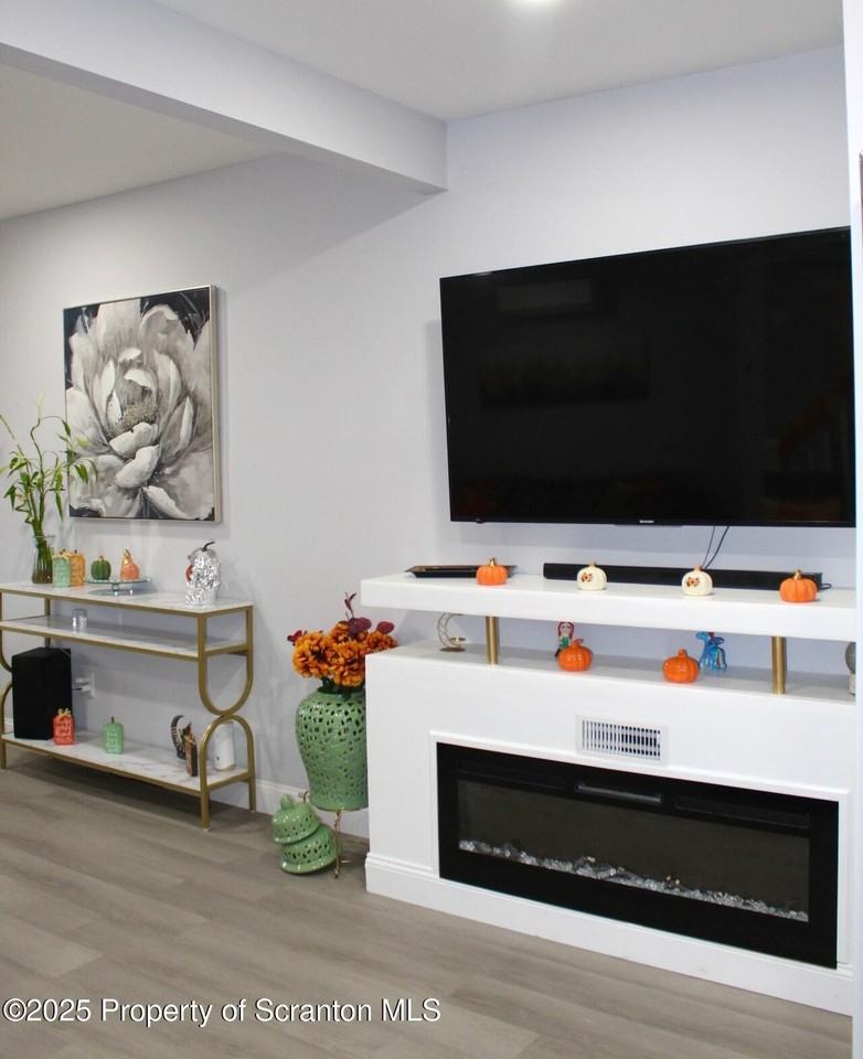 260 E Broad St - Photo 4 of 19