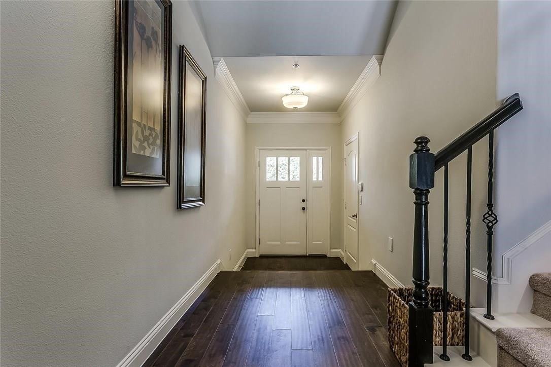 576 Hampshire Dr - Photo 3 of 28