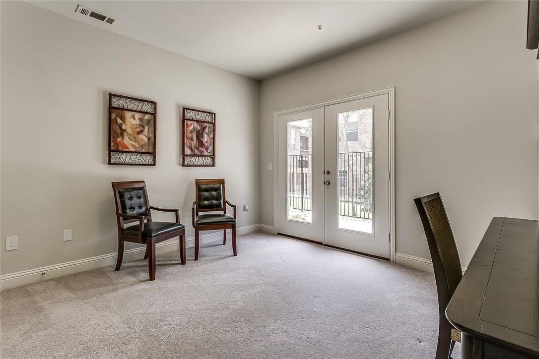 576 Hampshire Dr - Photo 5 of 28