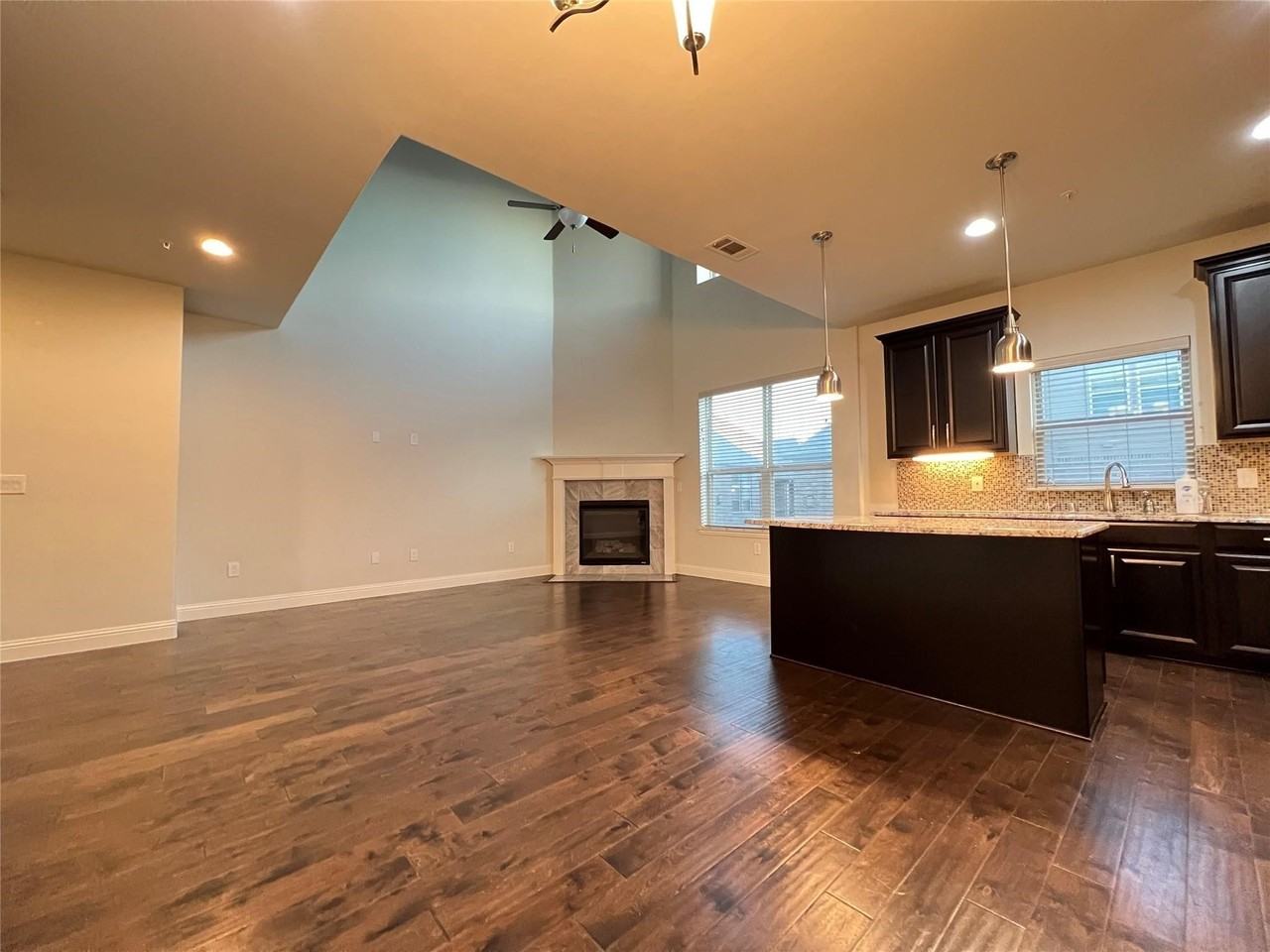 576 Hampshire Dr - Photo 7 of 28