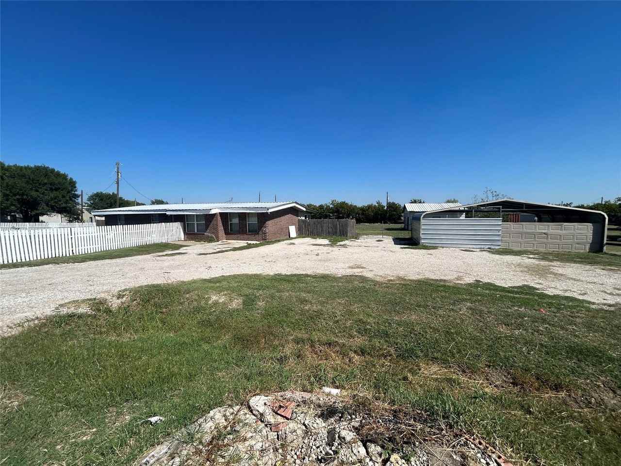 18049 Cindys Ln - Photo 2 of 25