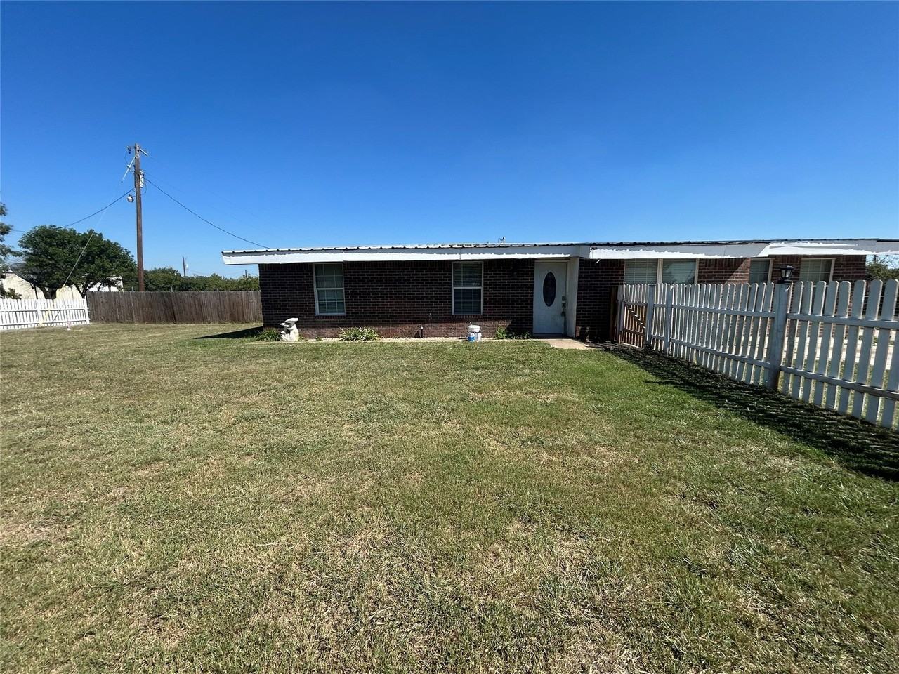 18049 Cindys Ln - Photo 3 of 25