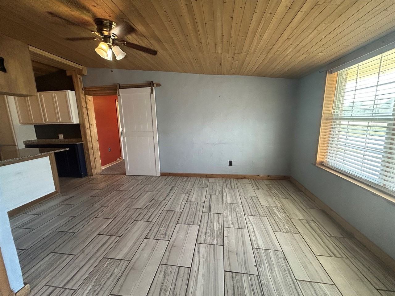 18049 Cindys Ln - Photo 4 of 25