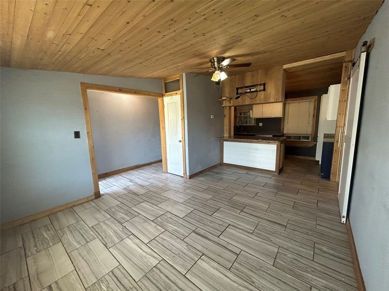 18049 Cindys Ln - Photo 5 of 25