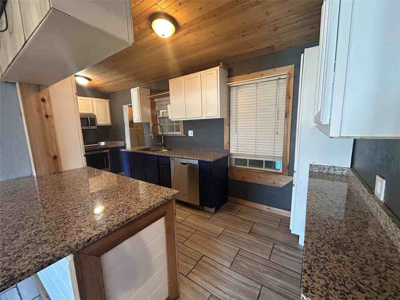 18049 Cindys Ln - Photo 7 of 25