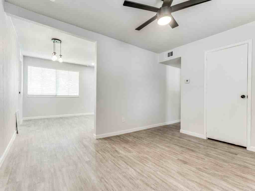 1814 Burke Dr - Photo 3 of 12