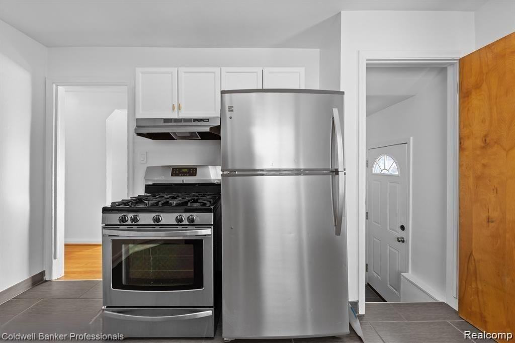 3263 Prairie Ave - Photo 4 of 12