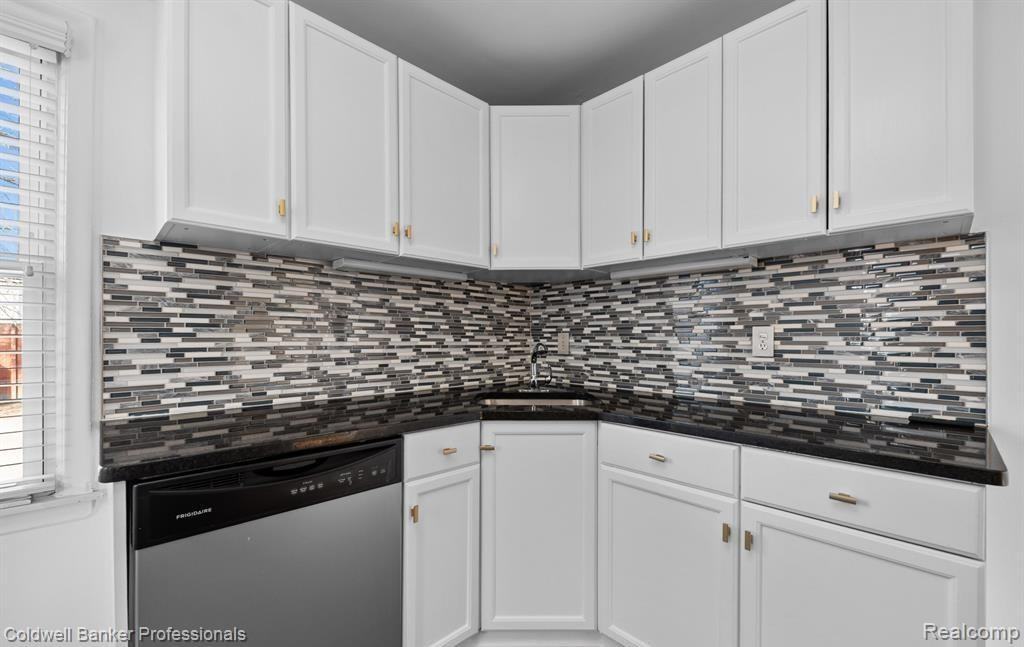 3263 Prairie Ave - Photo 5 of 12