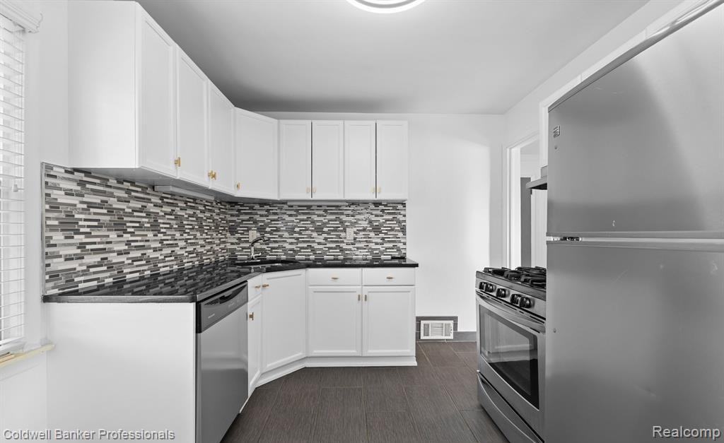 3263 Prairie Ave - Photo 6 of 12