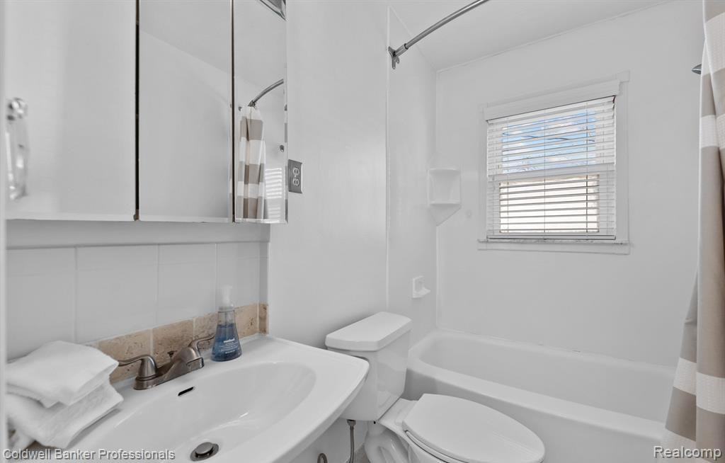 3263 Prairie Ave - Photo 7 of 12