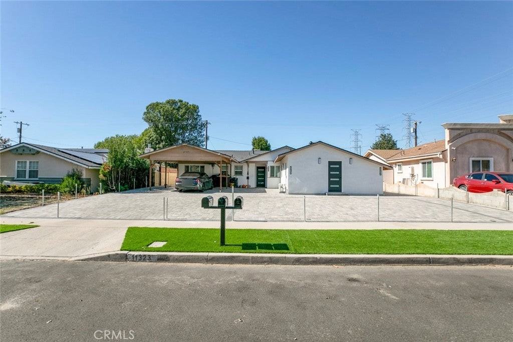 11321 Collett Ave - Photo 3 of 11