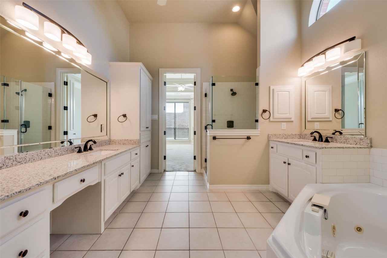 1433 Montgomery Ln - Photo 4 of 20