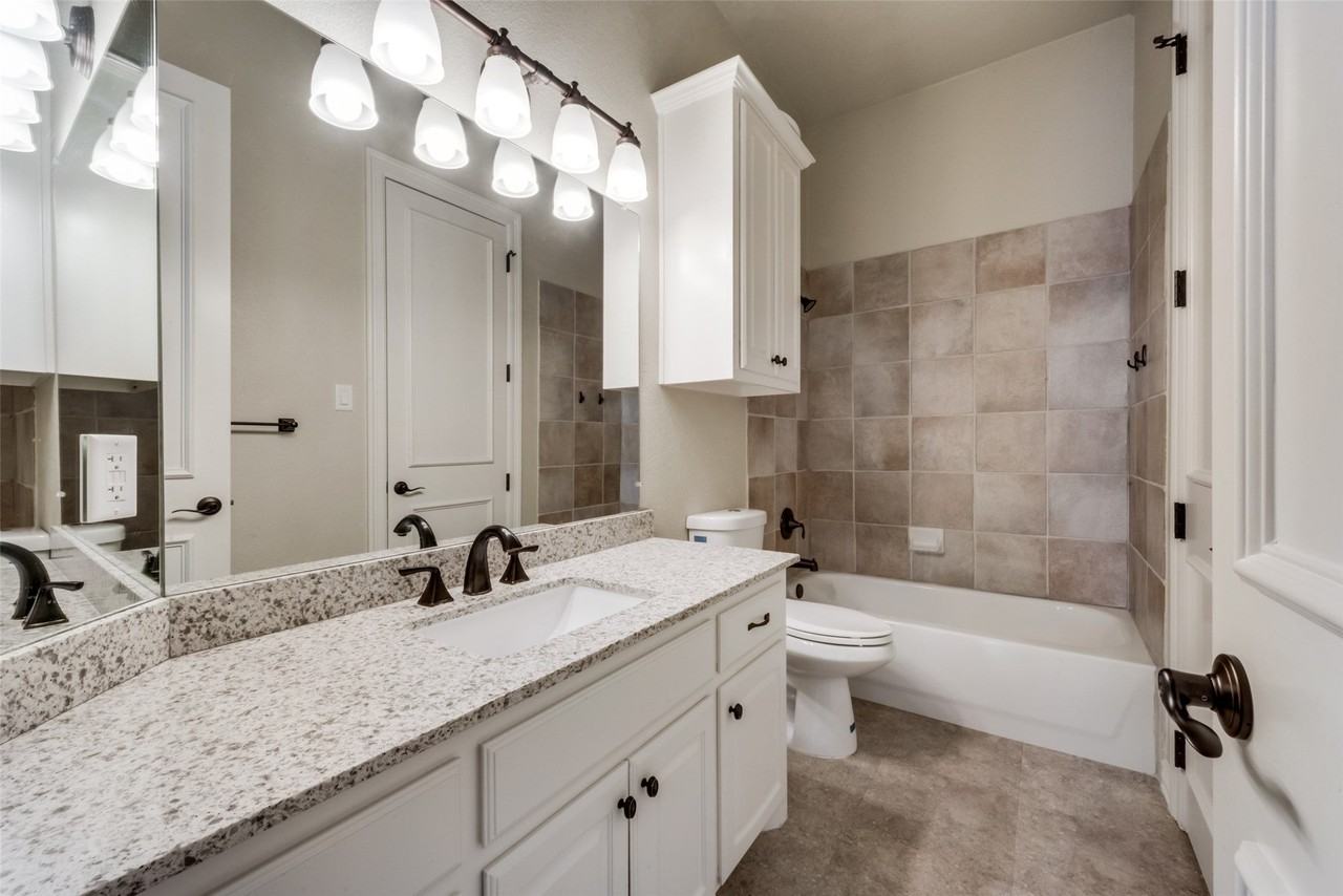 1433 Montgomery Ln - Photo 6 of 20