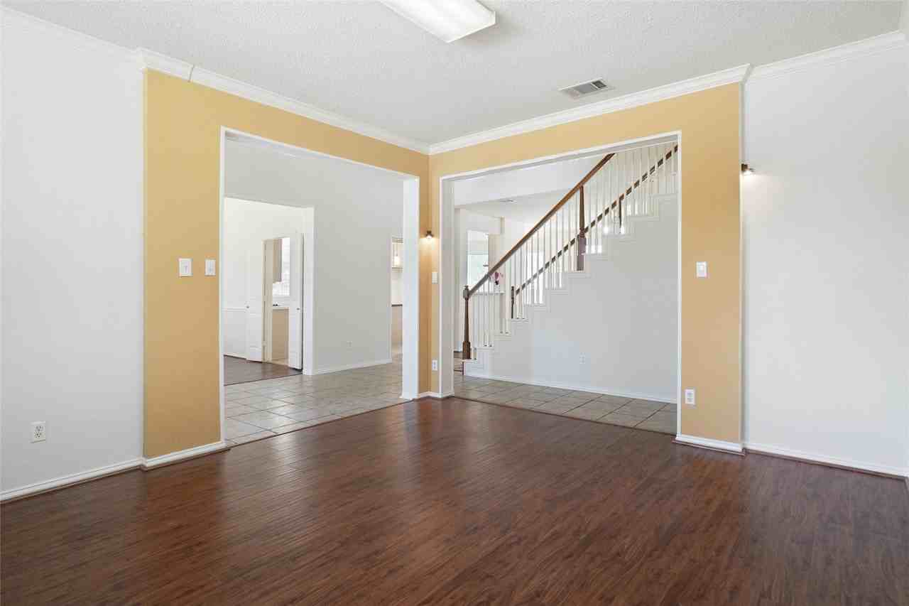 7104 Chandler Drive - Photo 4 of 28