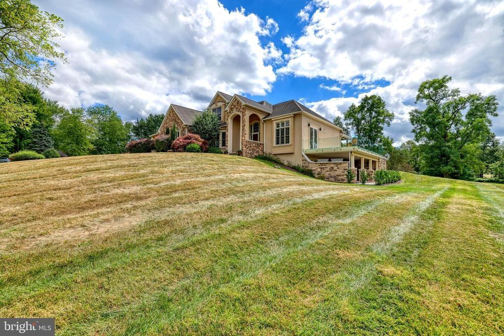 86 Aqueduct Rd - Photo 2 of 50