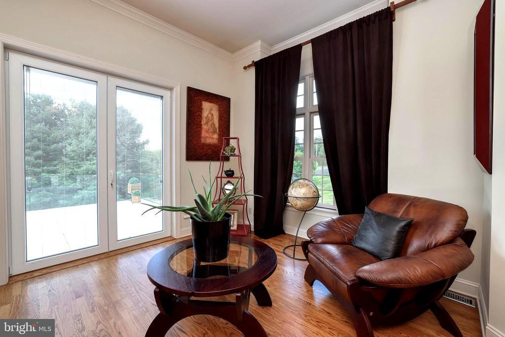 86 Aqueduct Rd - Photo 3 of 50