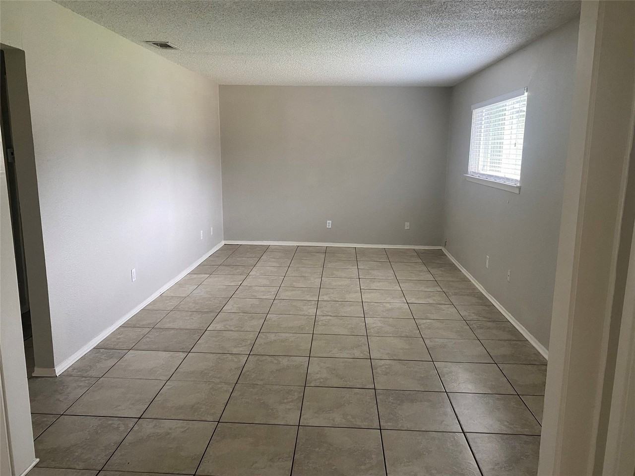 3313 Morris Avenue - Photo 4 of 28