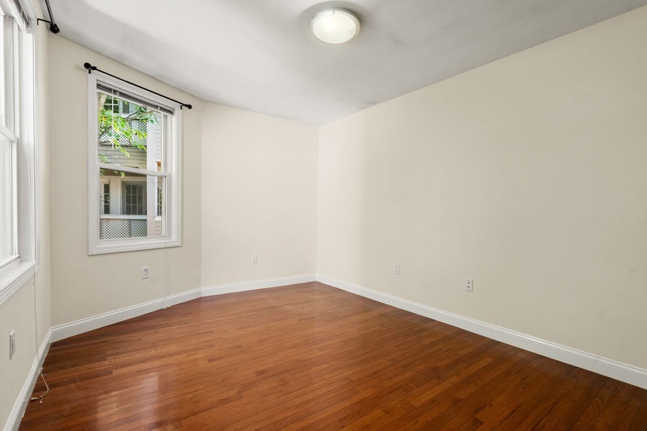 96 Kilsyth Rd #1 - Photo 7 of 17