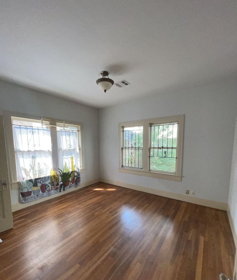 4716 Crawford St - Photo 6 of 15