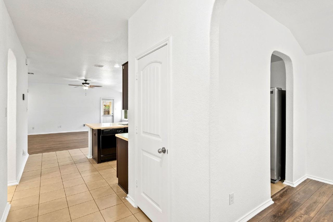 3558 Glacier Lk - Photo 3 of 36