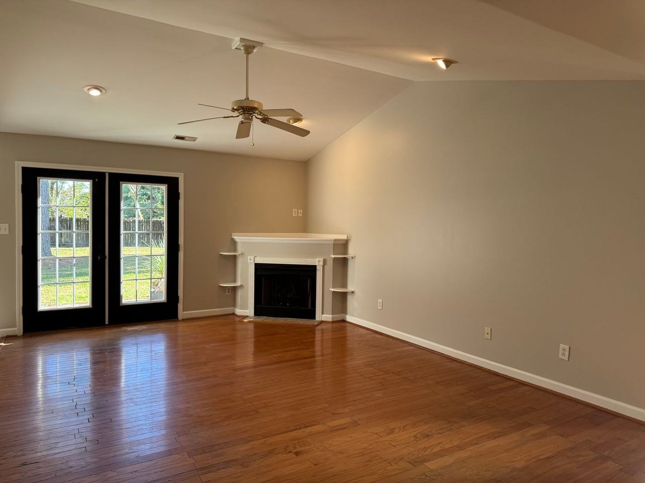 114 Brody Ln - Photo 3 of 36