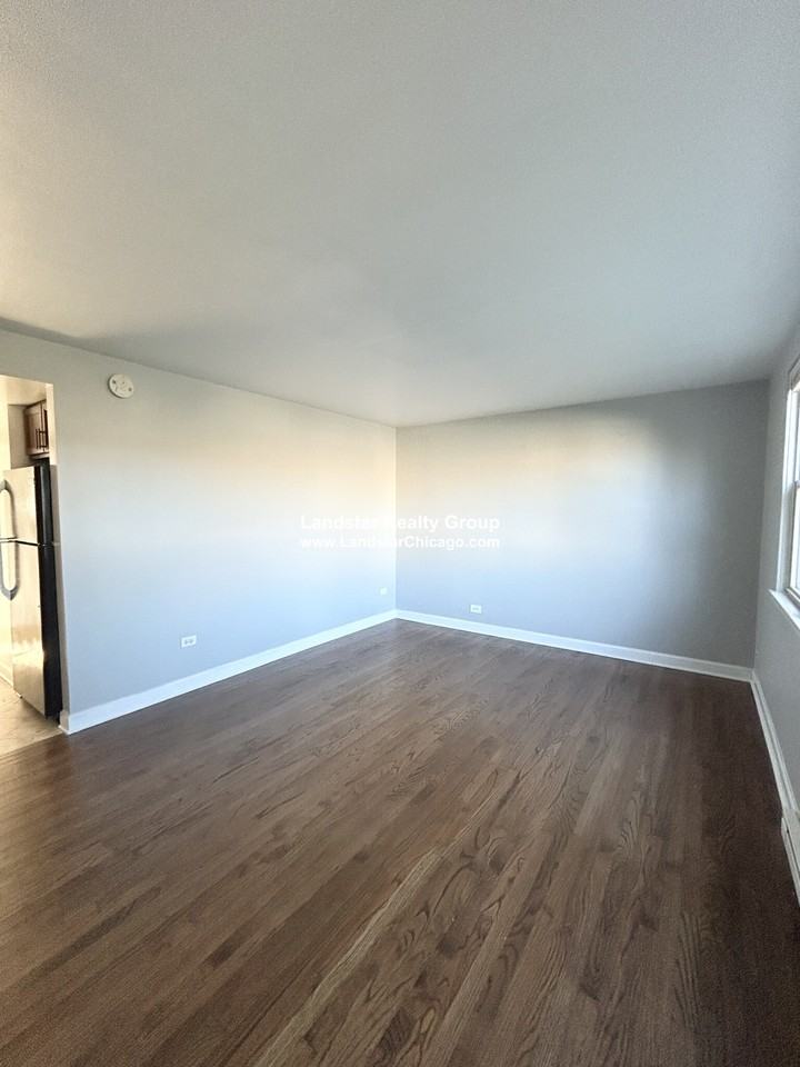 7628 N Milwaukee Ave #1B - Photo 2 of 9