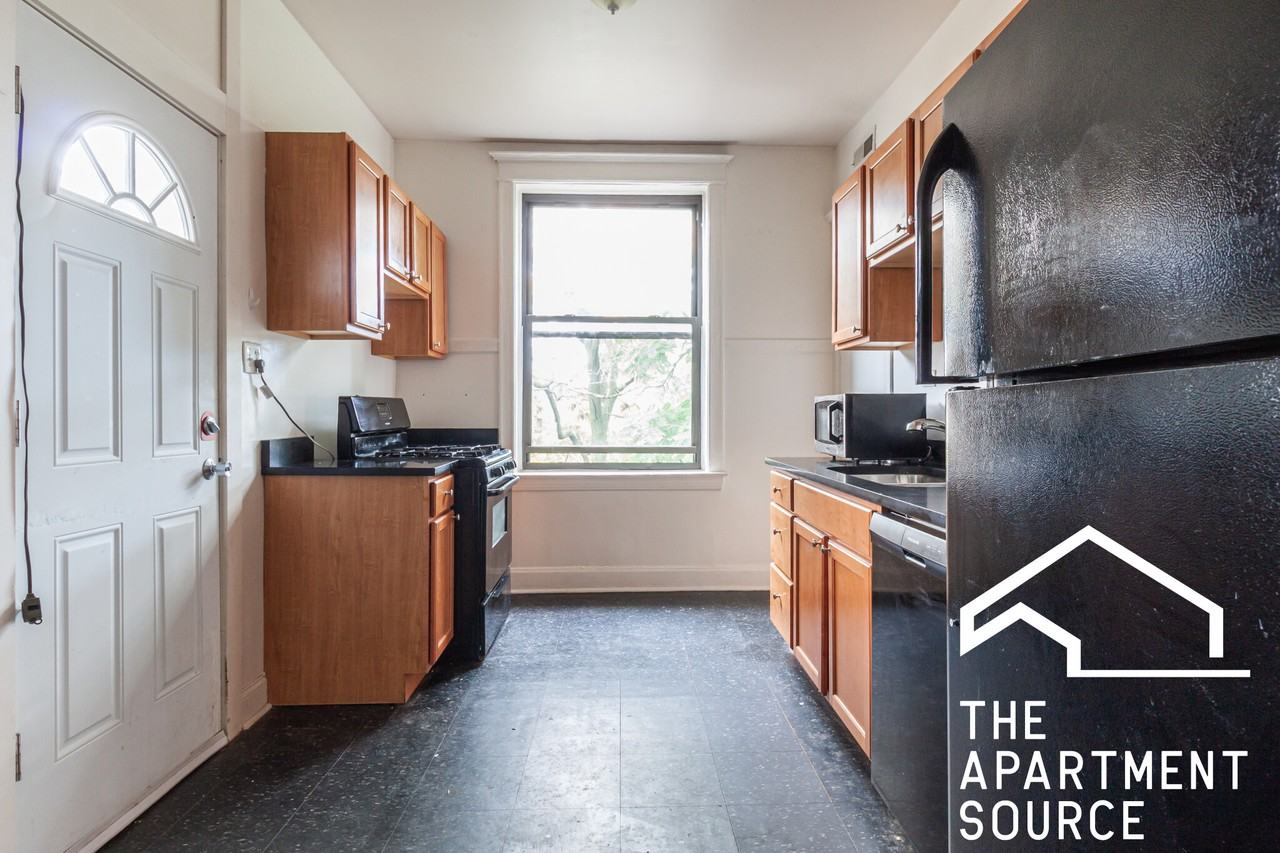 4112 N Broadway St #2 - Photo 3 of 12