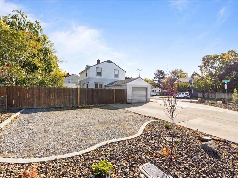 910 Torbett St - Photo 5 of 37