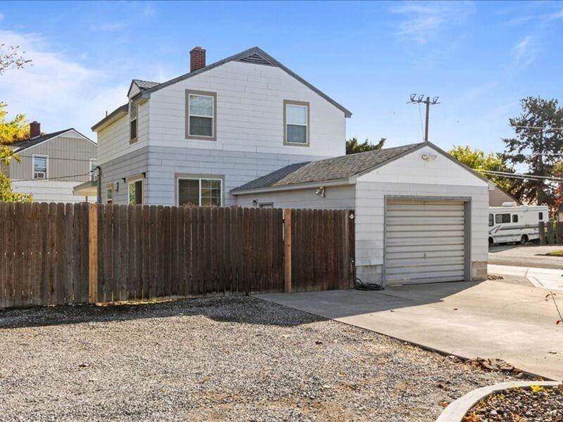 910 Torbett St - Photo 6 of 37