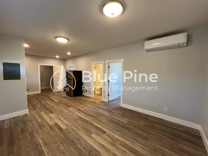 1446 E 17th St #1 - Photo 4 of 12