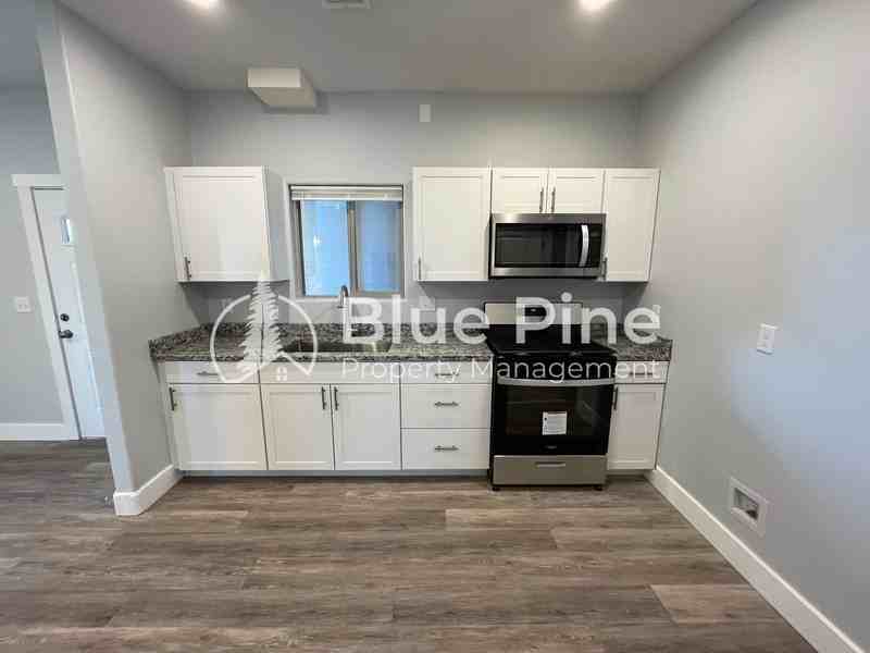 1446 E 17th St #1 - Photo 5 of 12