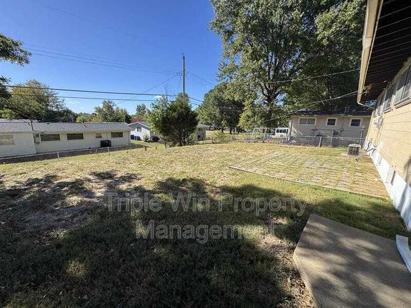 1742 Hudson Rd - Photo 2 of 25