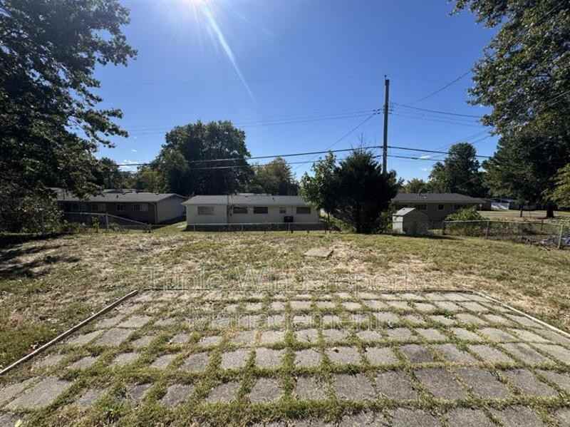 1742 Hudson Rd - Photo 3 of 25