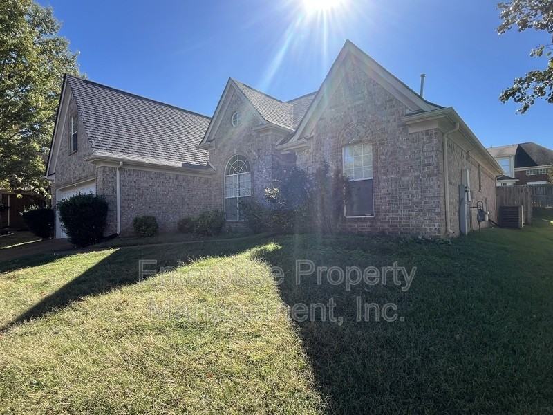 10095 Lynham Cv - Photo 3 of 17