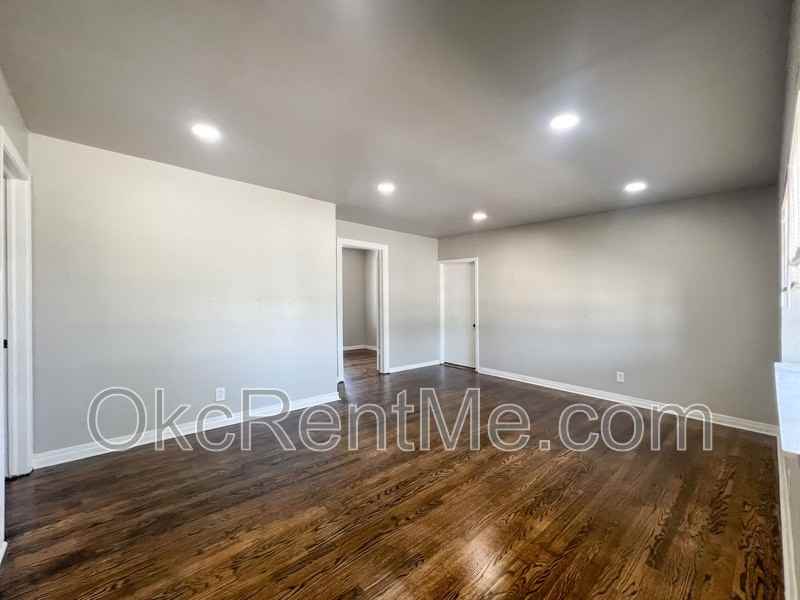 4224 Nw 23rd St - Photo 3 of 9