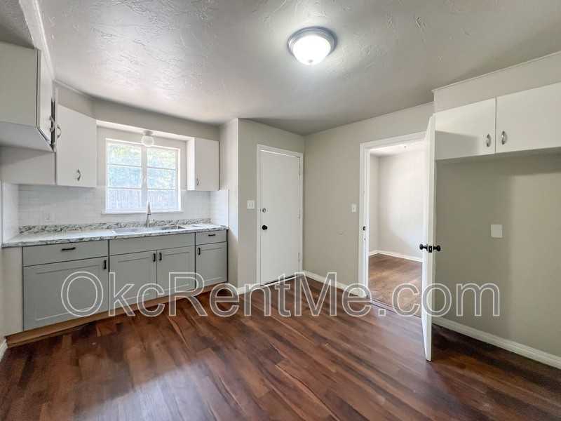 4224 Nw 23rd St - Photo 5 of 9