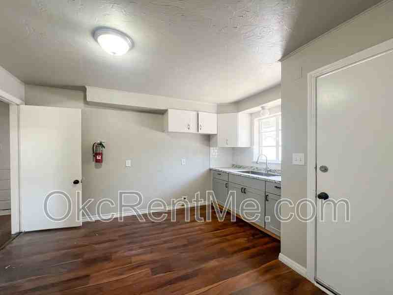4224 Nw 23rd St - Photo 6 of 9