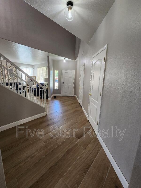 2489 De Beers Ct - Photo 4 of 35
