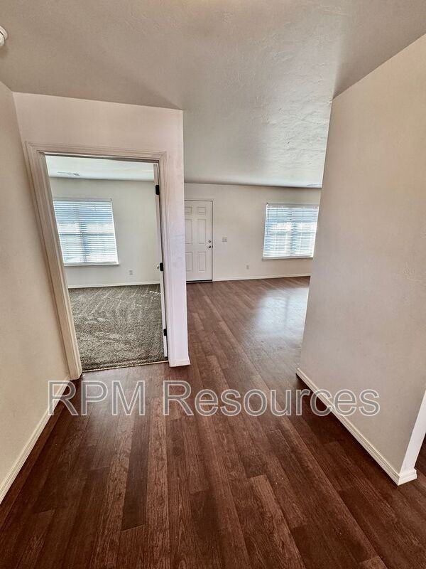 8024 Northwest 74th Street - Photo 3 of 19