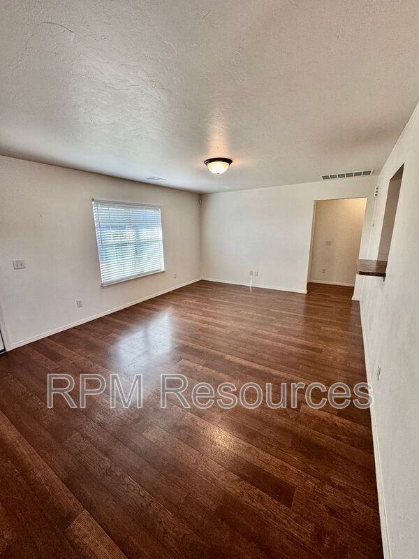 8024 Northwest 74th Street - Photo 4 of 19