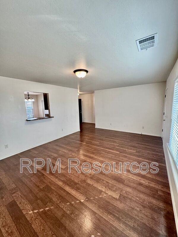 8024 Northwest 74th Street - Photo 5 of 19