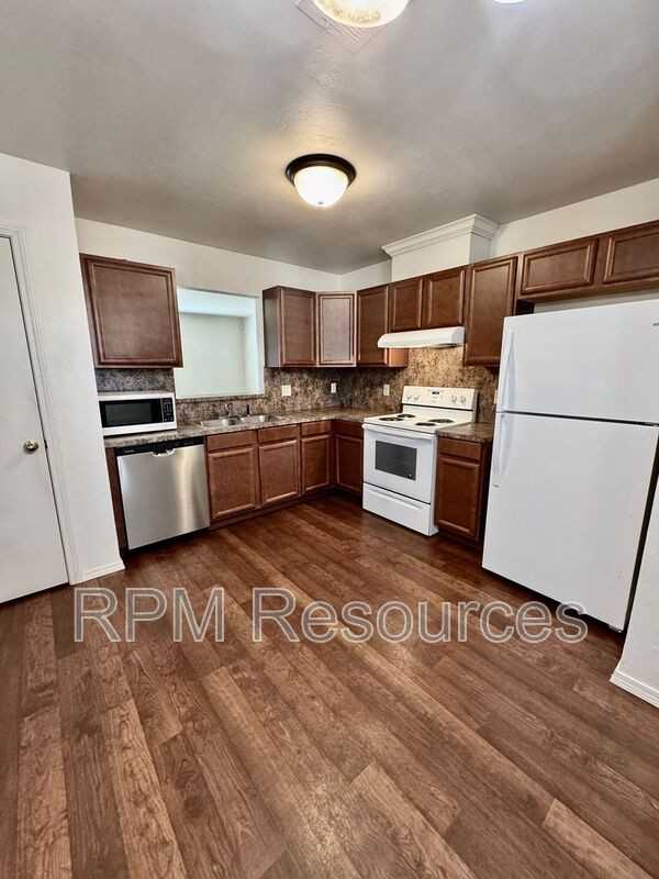 8024 Northwest 74th Street - Photo 6 of 19