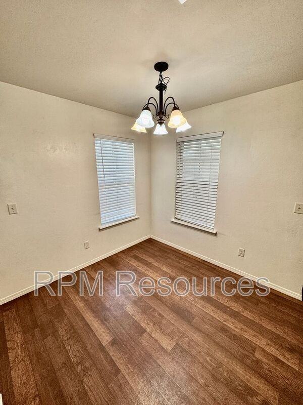 8024 Northwest 74th Street - Photo 7 of 19