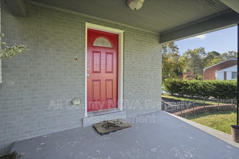 4605 Henderson Rd - Photo 2 of 31